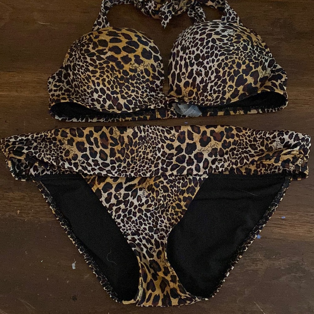 Victoria’s Secret very sexy leopard bikini